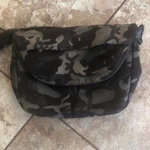 Lululemon black camp all night festival bag